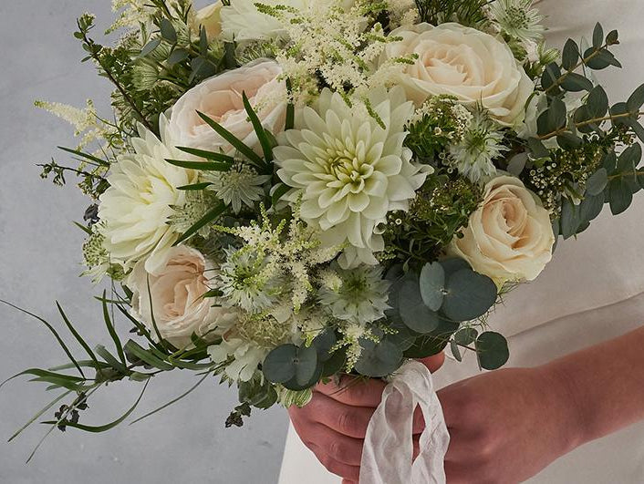 Buy your wedding bouquet online - Sabina Motasem