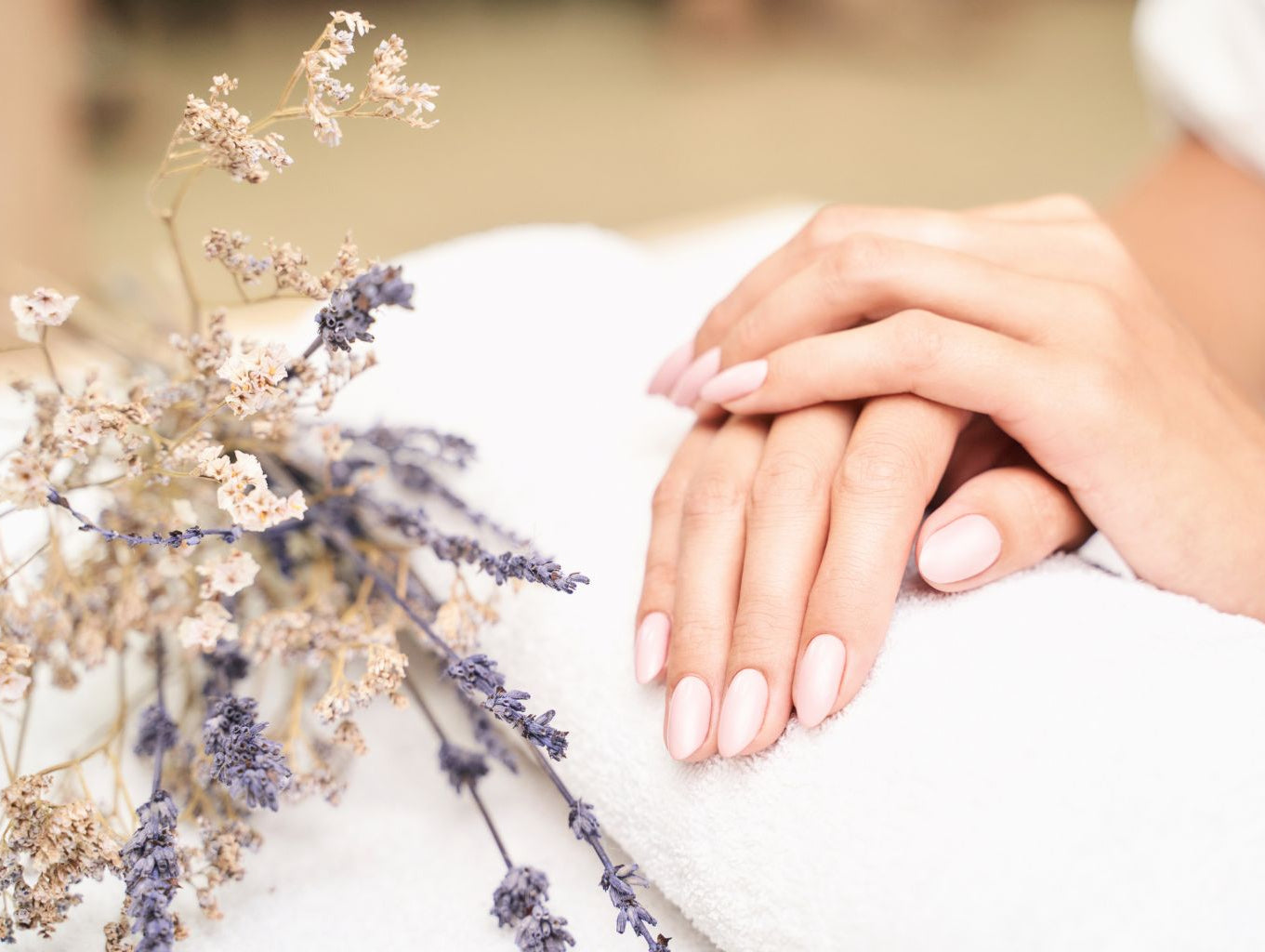 Wedding day manicures to suit you dress - Sabina Motasem