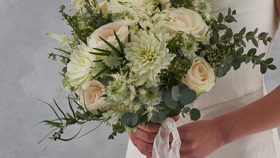 Buy your wedding bouquet online - Sabina Motasem
