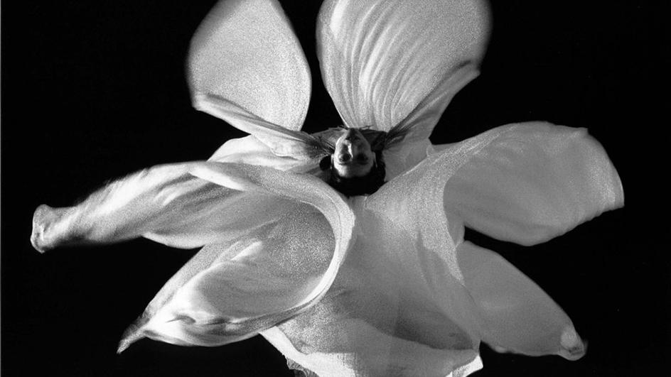 INSPO: Loie Fuller - Sabina Motasem