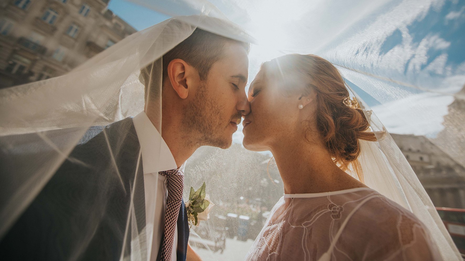 Top tips from award-winning photographer, Wedding JY on how to get the best images on your wedding day - Sabina Motasem
