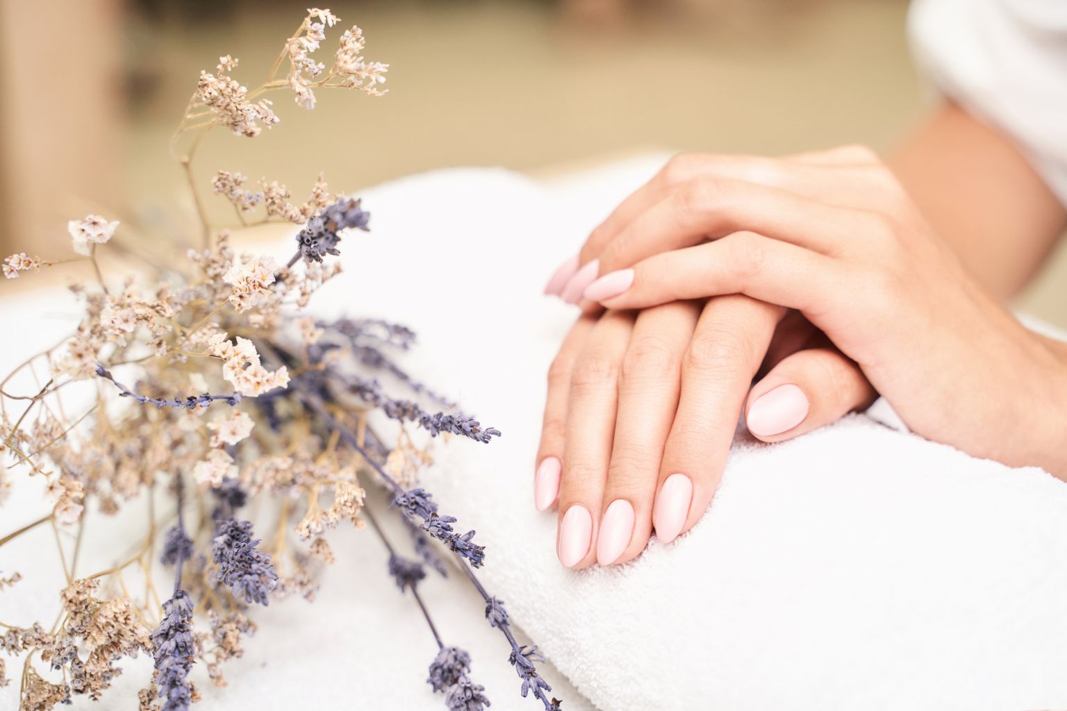Wedding day manicures to suit you dress - Sabina Motasem